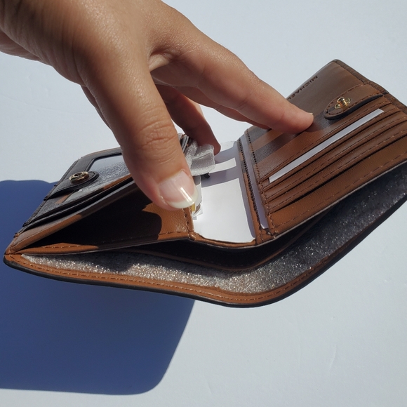 NWT Michael wallet. - Picture 3 of 6